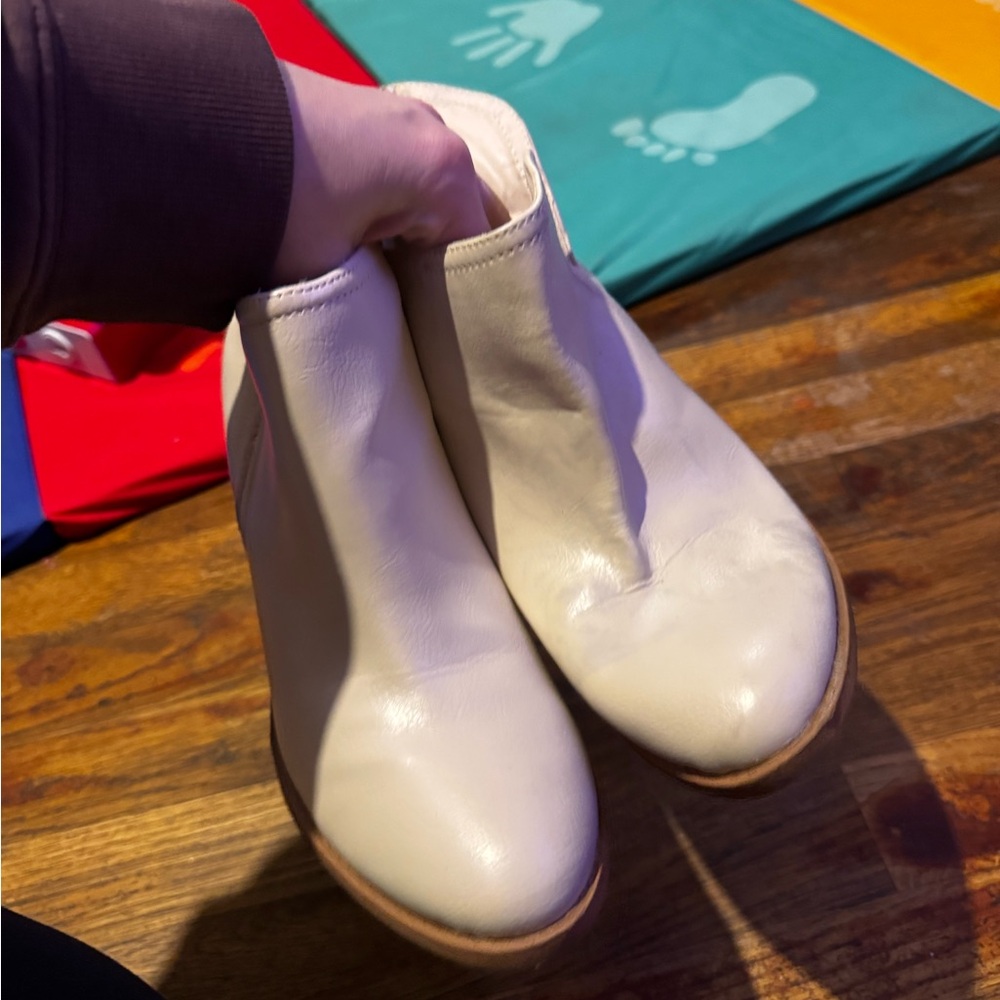 Spirit Cream Ankle Booties